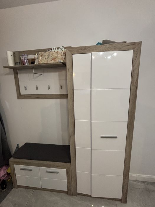 Cuier cu bancuta si dulap