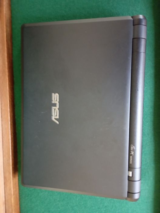 Малък Лаптоп Асус / Нотбук