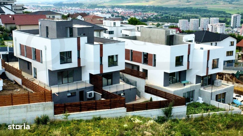 Casa tip duplex, 4 camere, 3 bai, 137 mp, 2 parcari, aproape de Vivo!