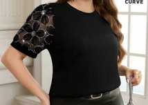 Tricou negru cu aplicati