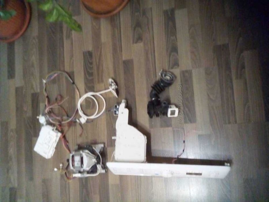 Продавам комплект резервни части за пералня Индезит ВWSA 61251 W EE N