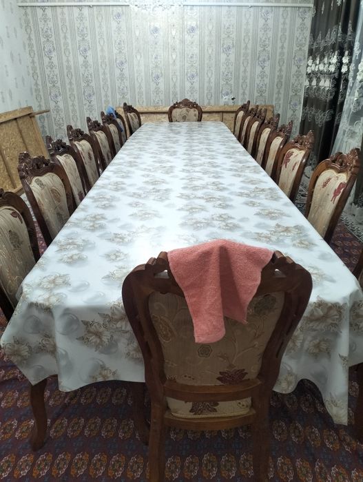 стол 5.50 стуль 18 шт