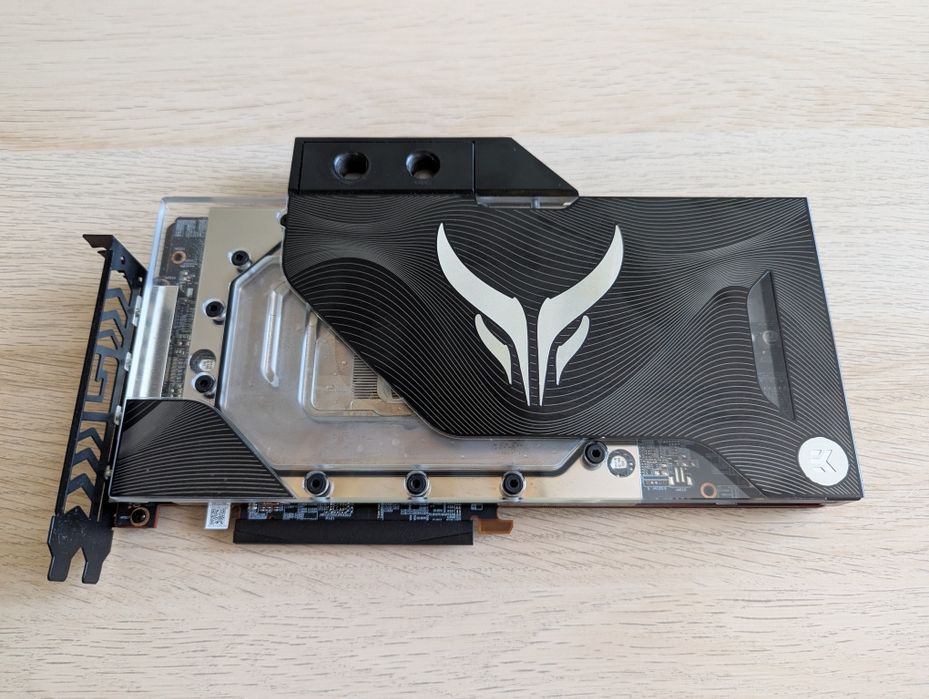 AMD 6800 XT 16 GB за водно охлаждане