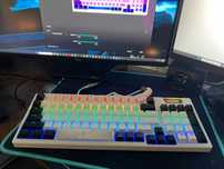 Tastatura Gaming Mecanica AQIRIS ADARA alb, cu accesoriile originale