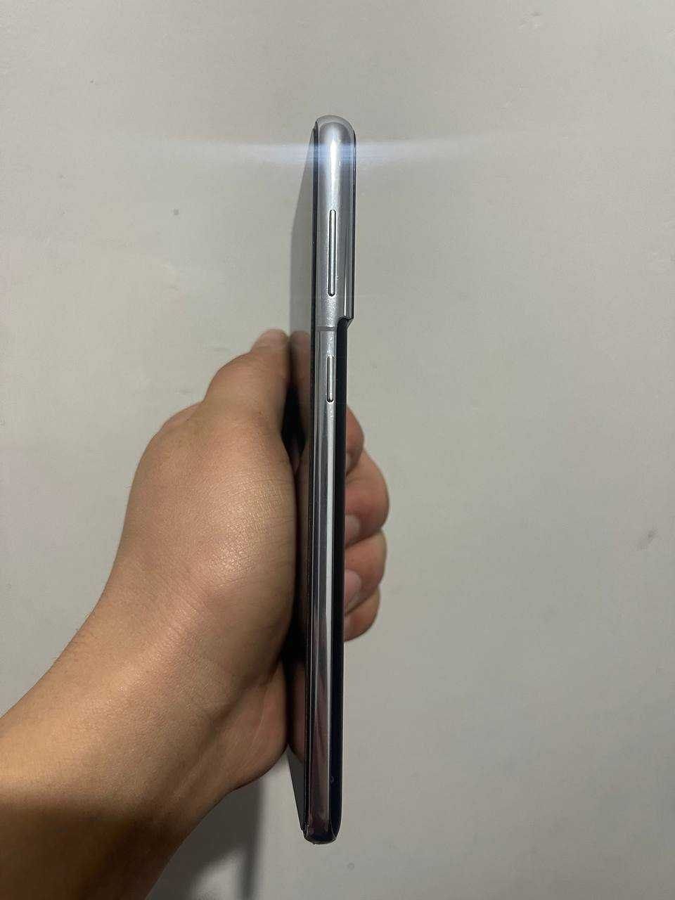 Samsung S21+  holati ideal