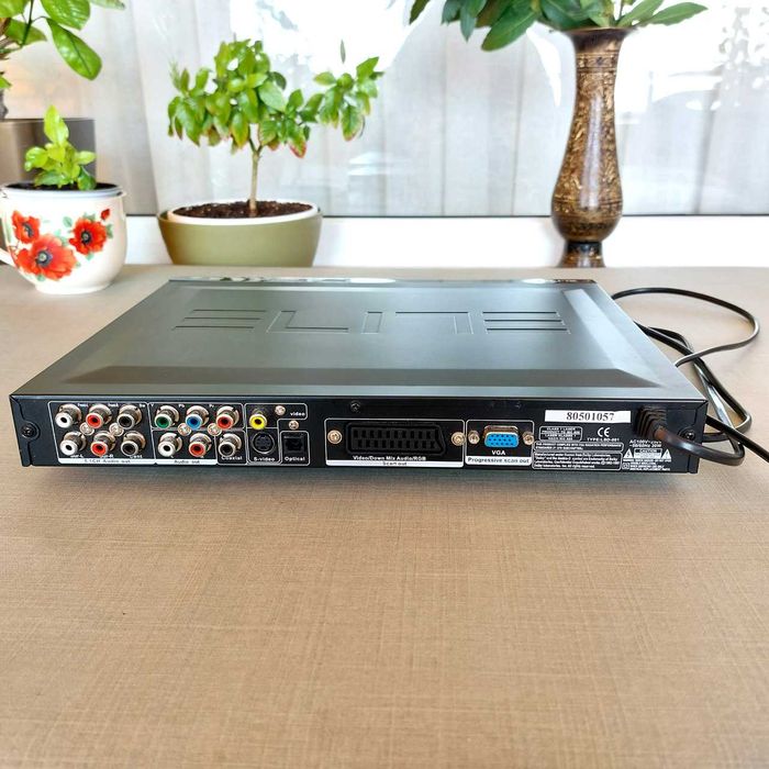 Продава DVD player Elite с дистанционно и комплект кабели