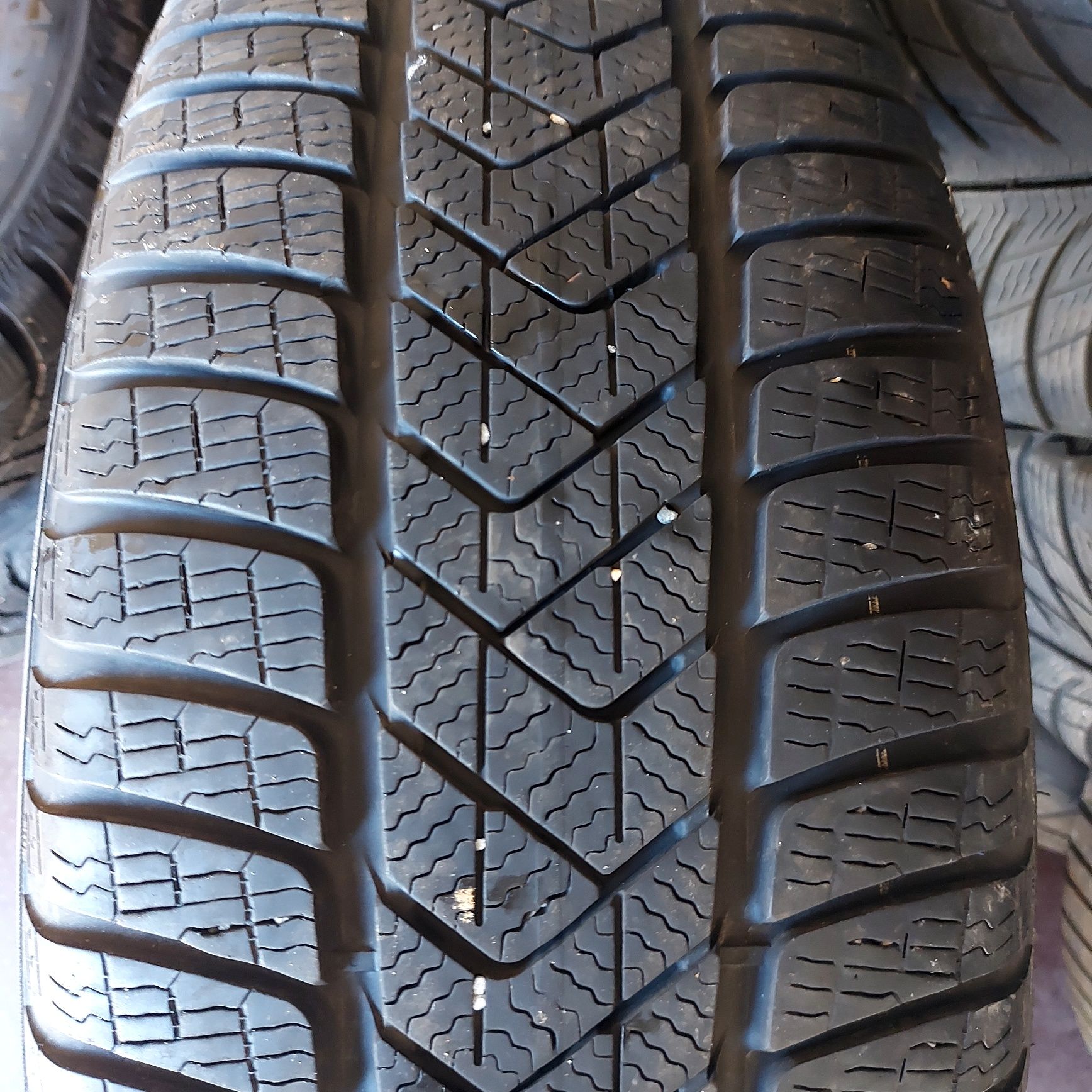 245/50/19"pirelli 1бр.гуми