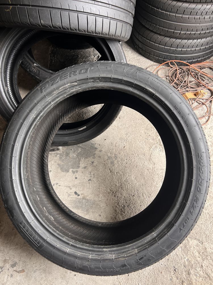 4 anvelope vara 295/35/21 + 265/40/21 , Pirelli !