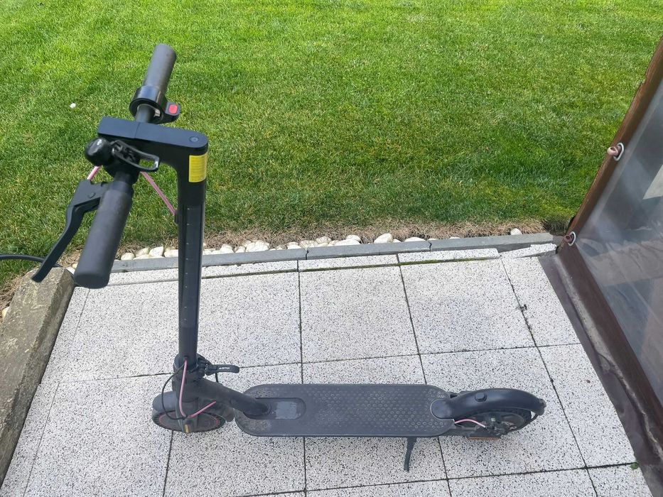 Xiaomi Mi Electric Scooter Pro 2 – folosit 4 ani, întreţinut