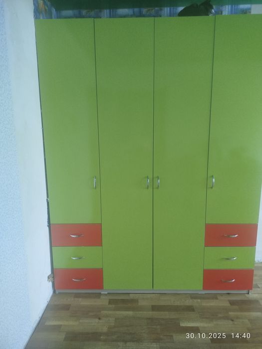 Большой, вместительный шкаф