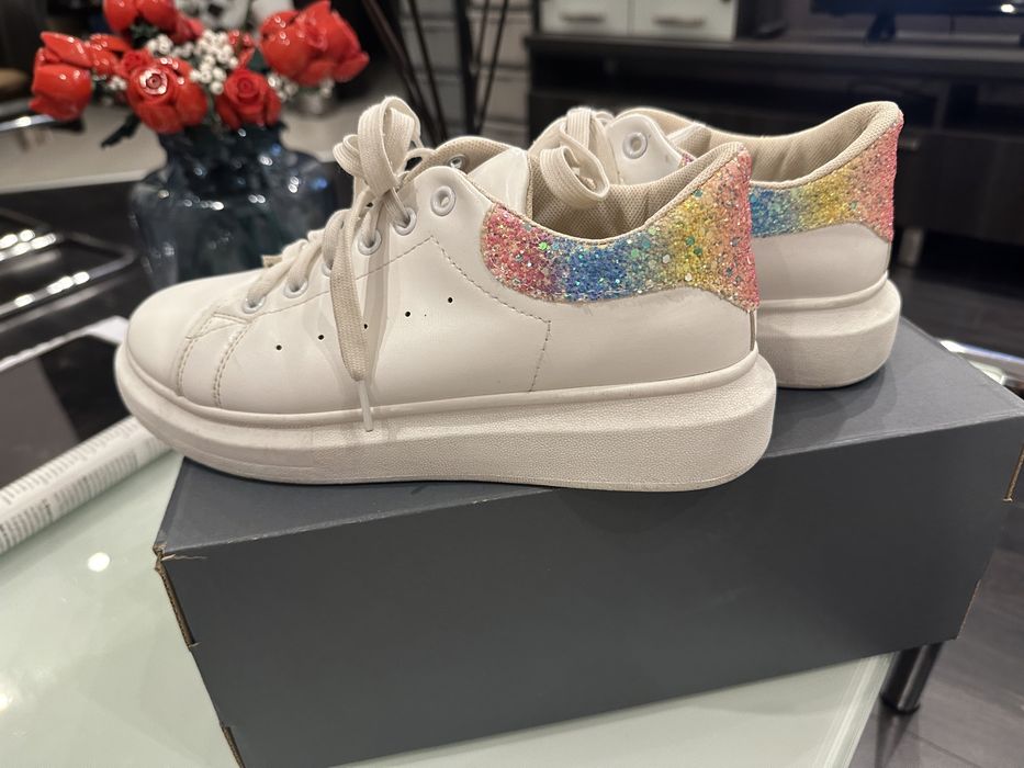 Бели кецове с брокат 39 номер