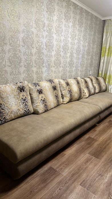 Продам Диван для зала