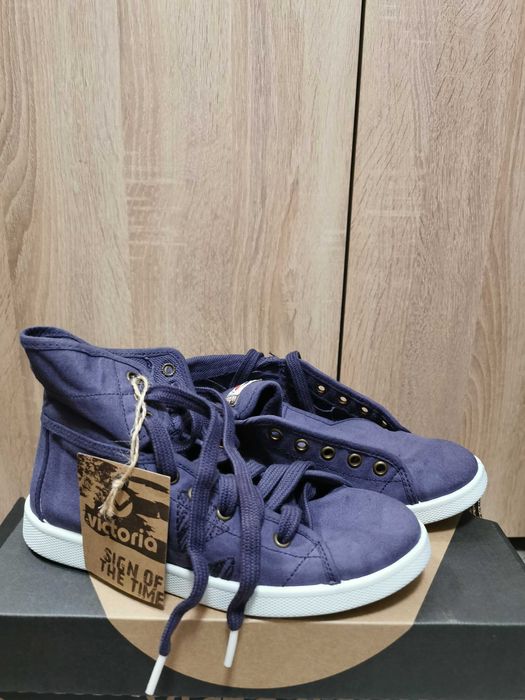 Teniși înalți Victoria