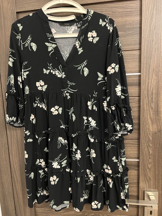 Дамски рокли Amia