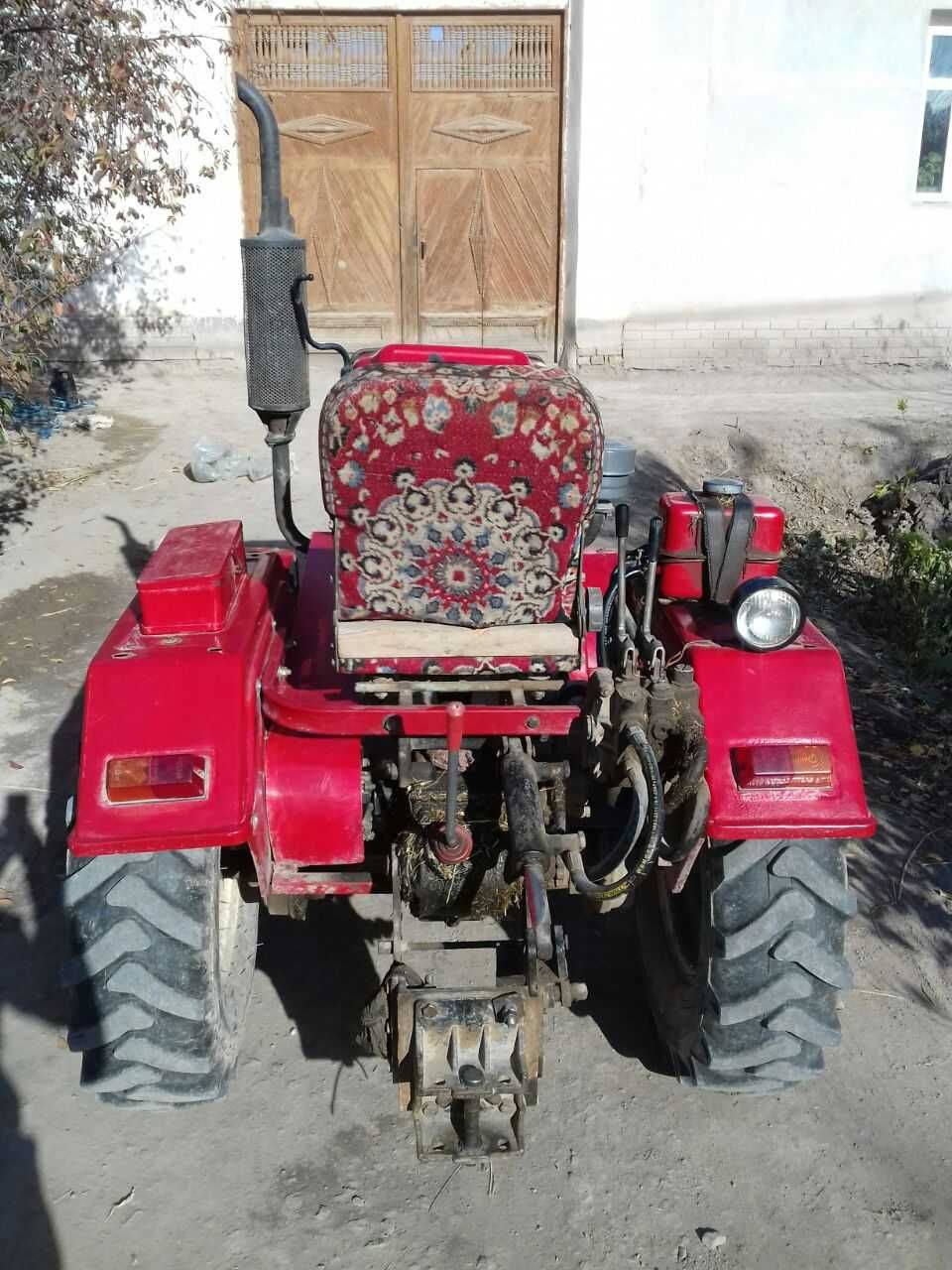 Yurib turgan Mini traktor sotiladi. 2019 yil, 20 ot kuchli.