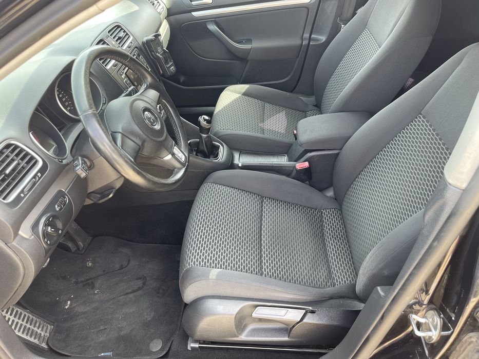 VW Golf VI 1.6 TDI, navigatie,pilot automat,klima,geamuri electrice