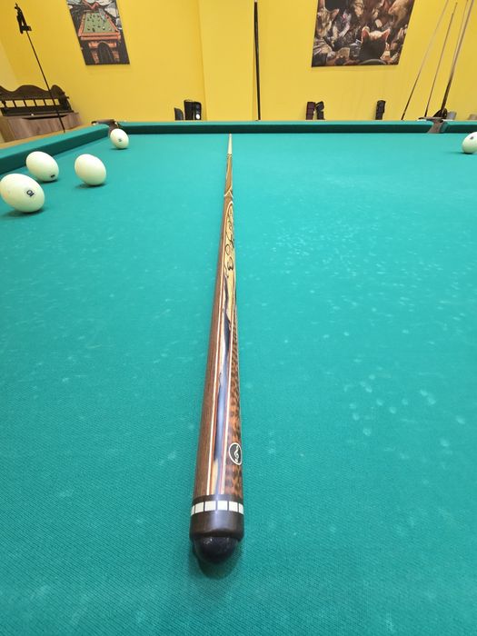 Бильярдный кий Вараксин трёшка,дерево сатон лунник,вставка змея