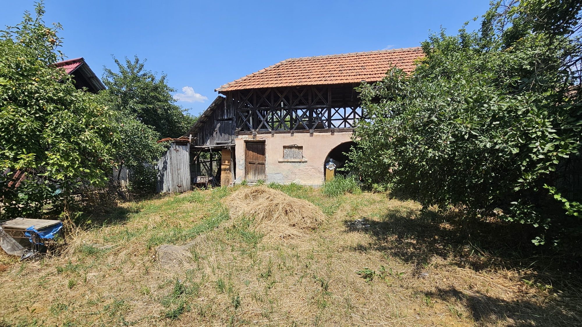 Vând casa bătrâneasca 60 m.p + 1174 mp teren, comuna Tigveni,