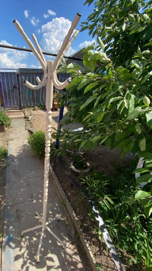 Продам вешалку  напольную