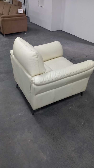 Светло кремав кожен фотьойл