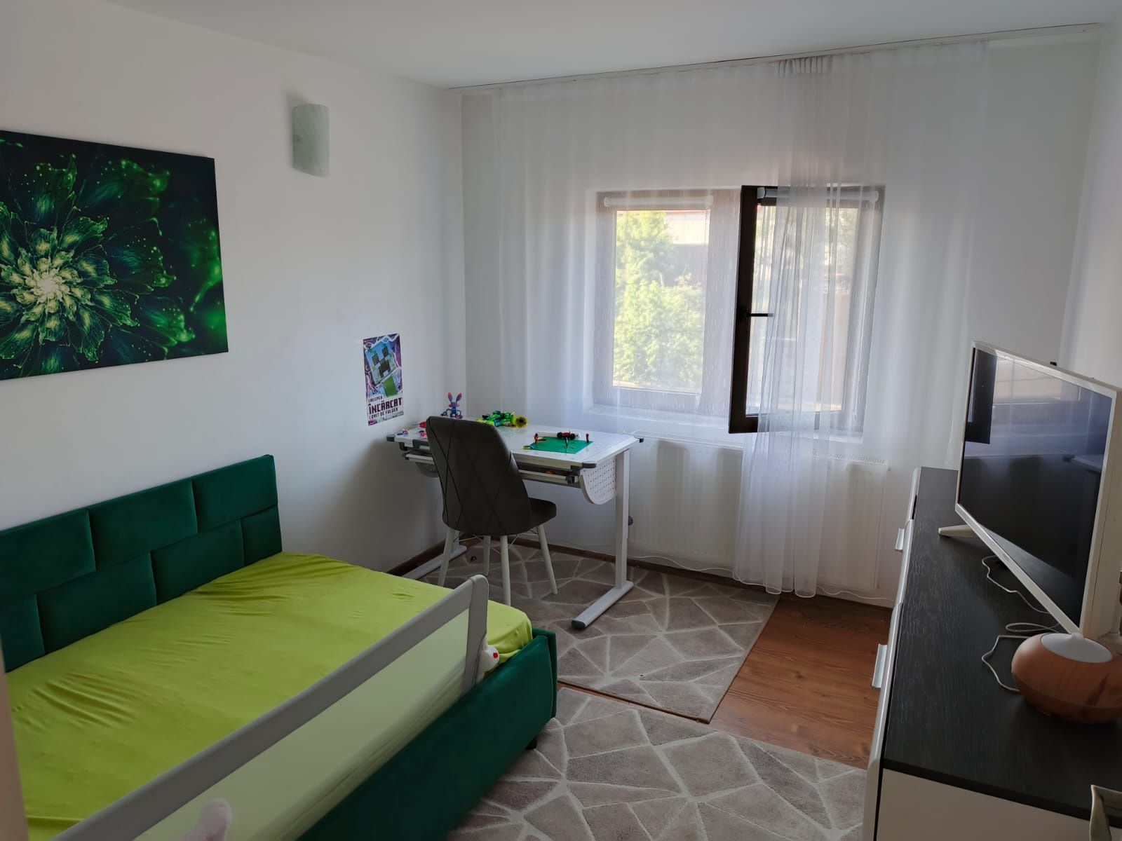 Vand apartament cu 3 camere