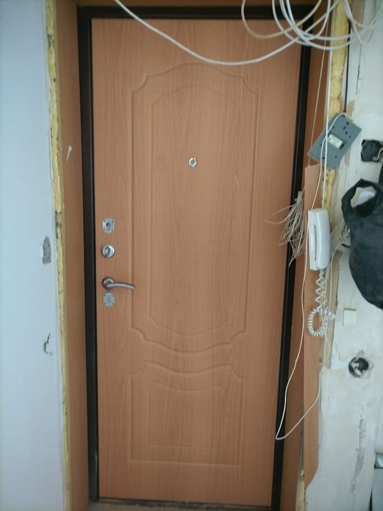 Продам входную дверь