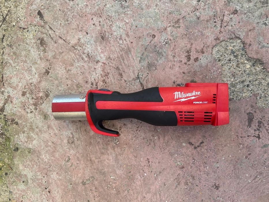 Presa sertizat Milwaukee M18 BLHPT 2024