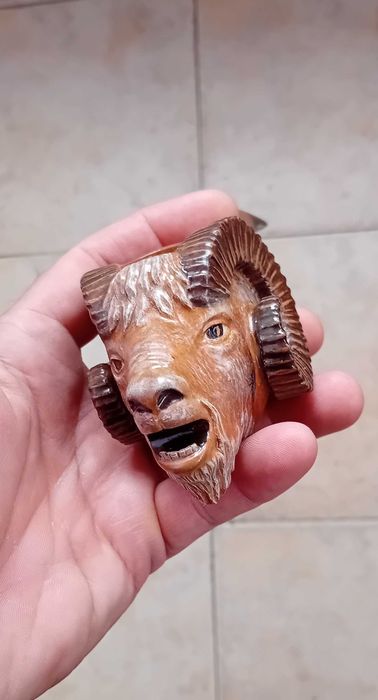 Лула за пушене "Овен". Дърворезба от Генадий Никитин.