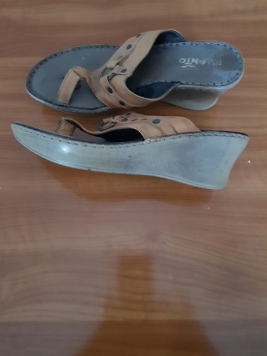 Vand papuci din piele