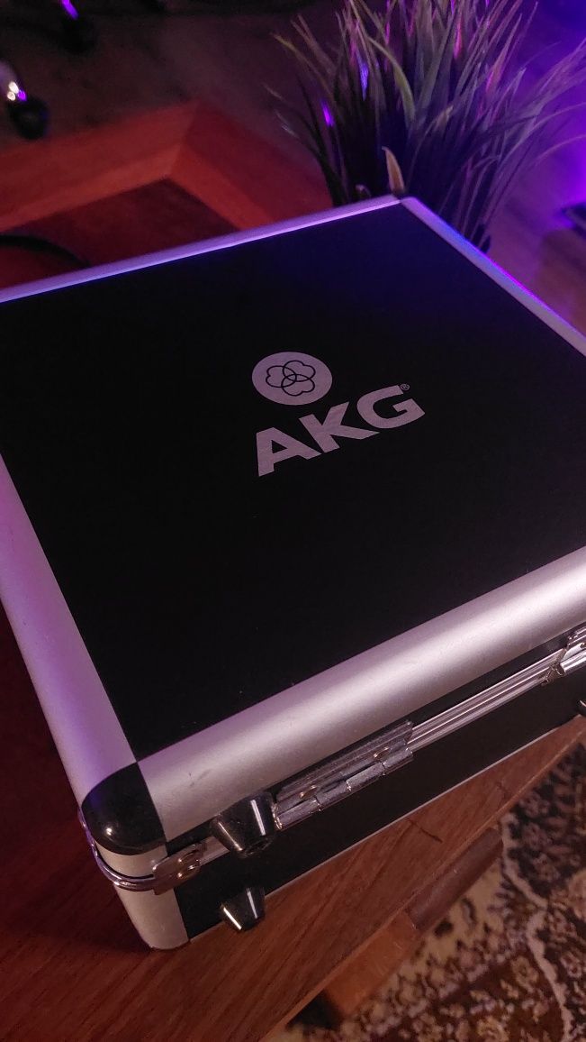 AKG P220 MKII кондензаторен микрофон с оригинален кейс