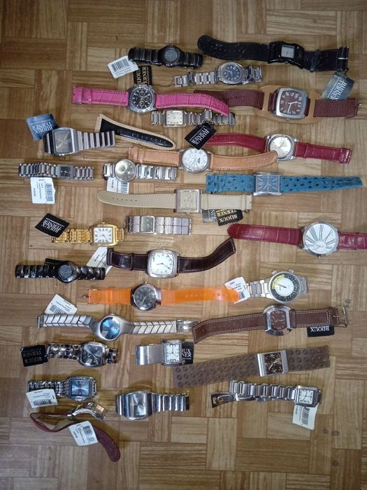 Продавам китайски часовници.