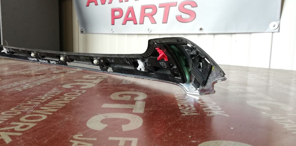 Лайстна за преден капак Toyota Hilux 2015-