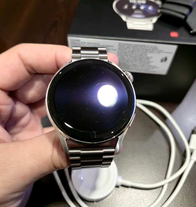 Часовник Huawei Watch 3