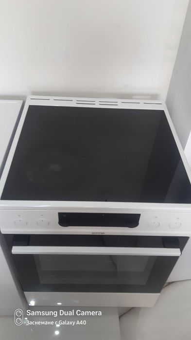 Печка с керамични котлони Gorenje