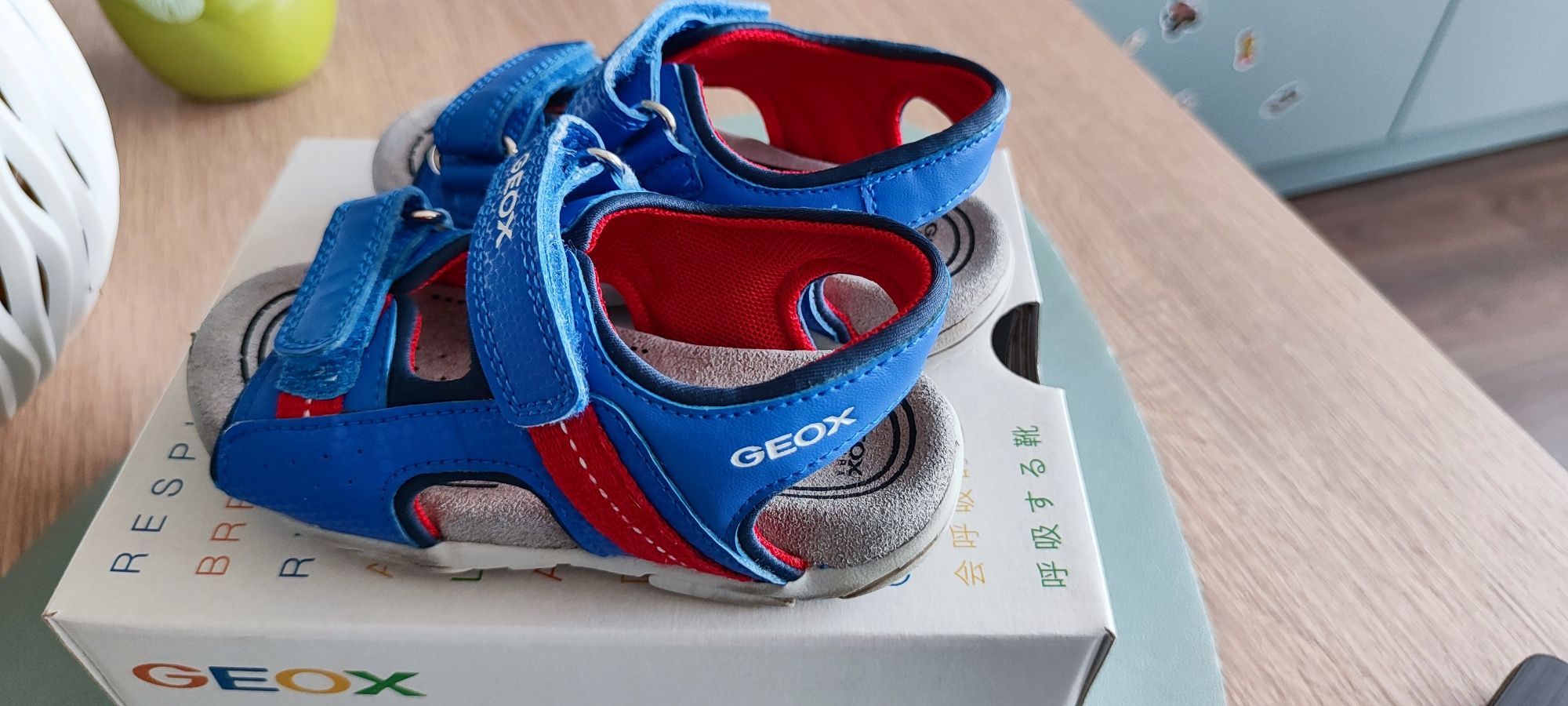 Детски сандалки Geox