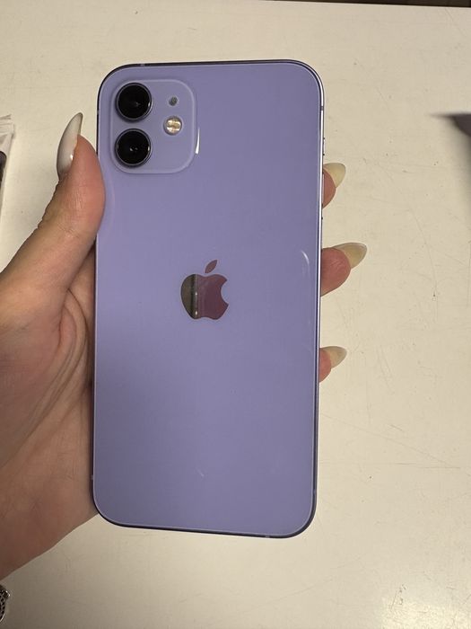 Продавам iphone 12 лилав  – отлично състояние, като нов