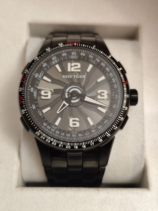 Продам мужские наручные часы.