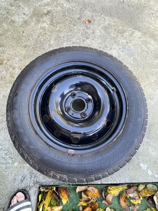 Vand cauciuri de iarna cu tot cu genti m+s