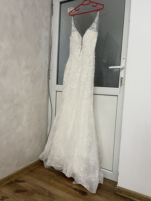 Rochie mireasa tip sirena cu trena