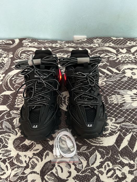 Balenciaga track led