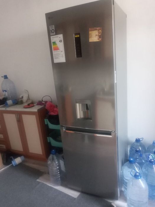 Продается холодильник LG smart.