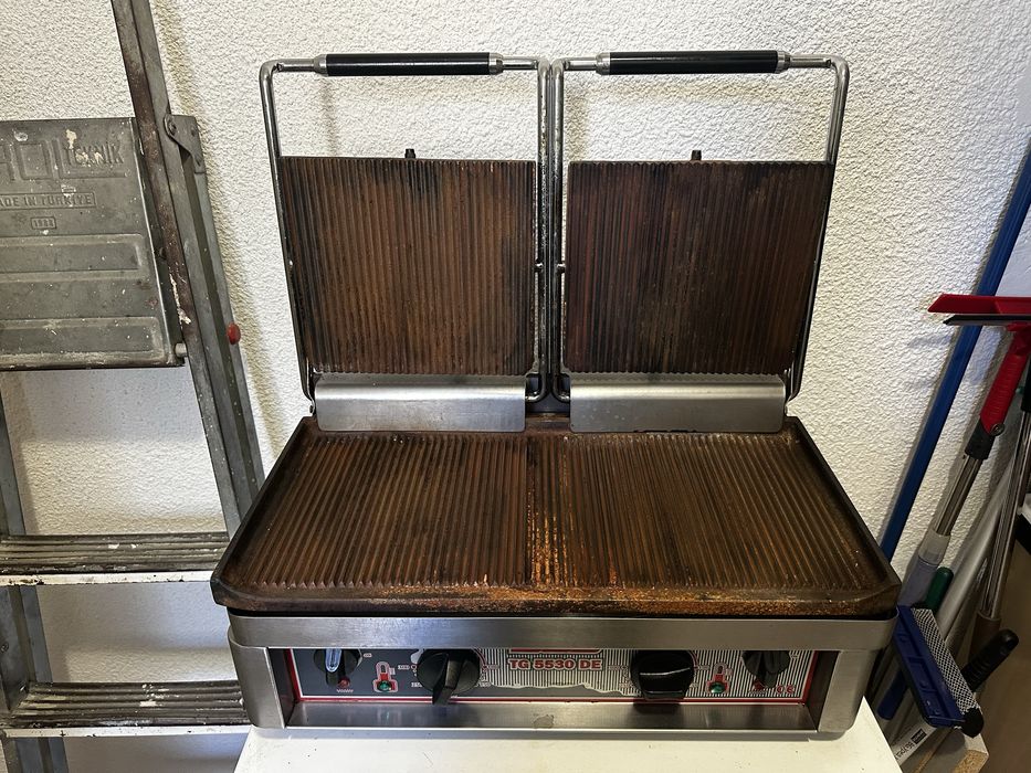 Професионална скара/контактен грил SSS TG 5530 DE