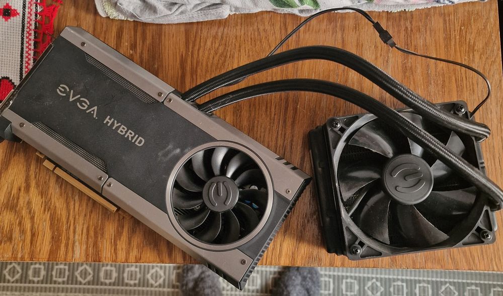 Placă video GTX 1080 EVGA Hybrid