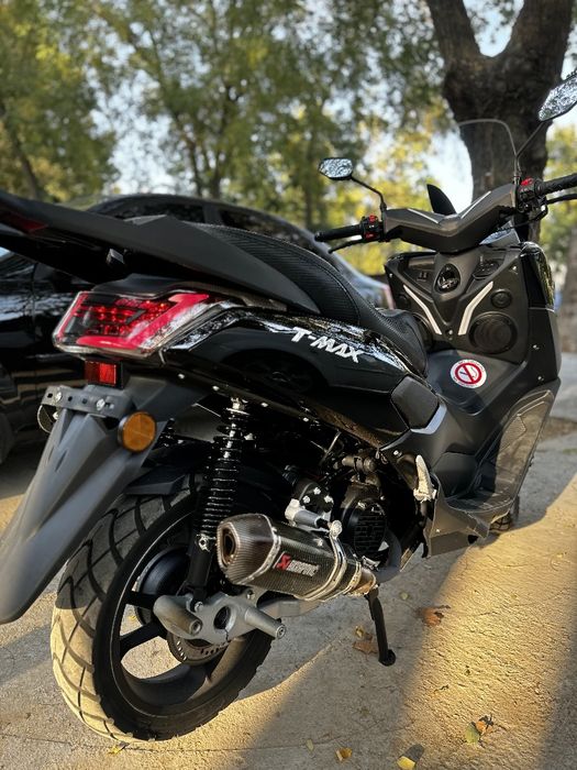 Срочно продам скутер Tmax