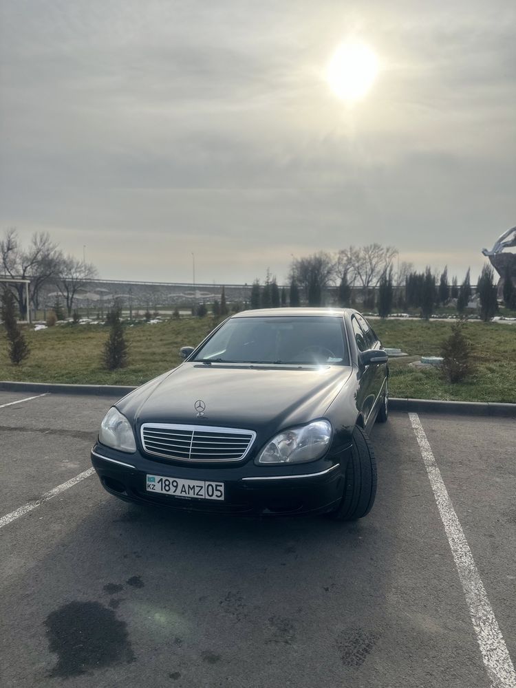 Автомобиль Mersedes S320