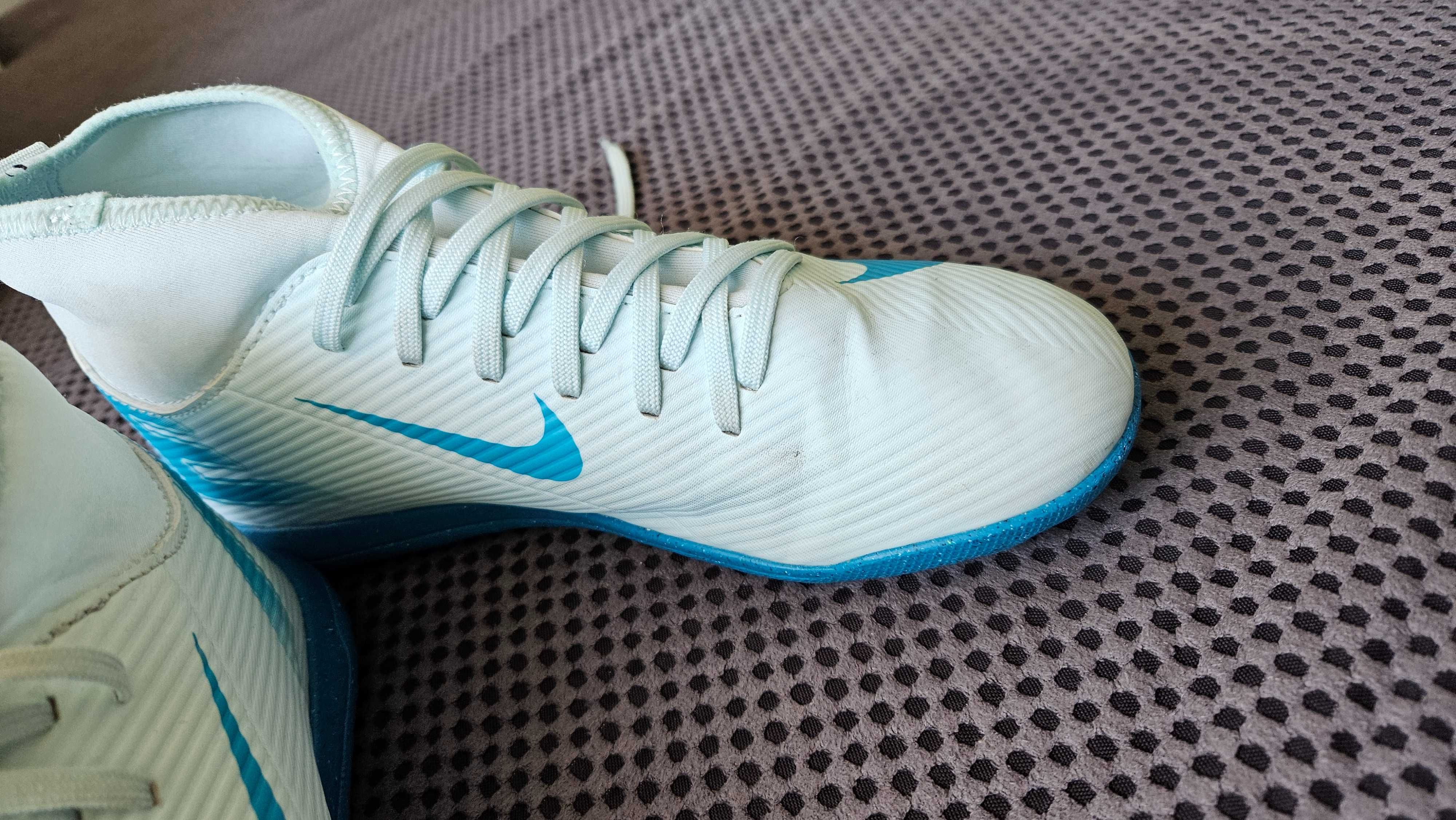Детски футболни обувки стоножки Nike Superfly 10 Club, 37,5 номер