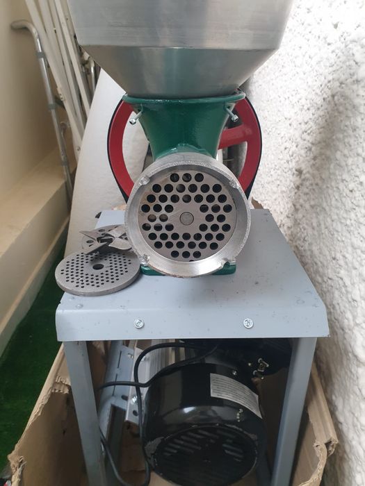 Masina de tocat carne