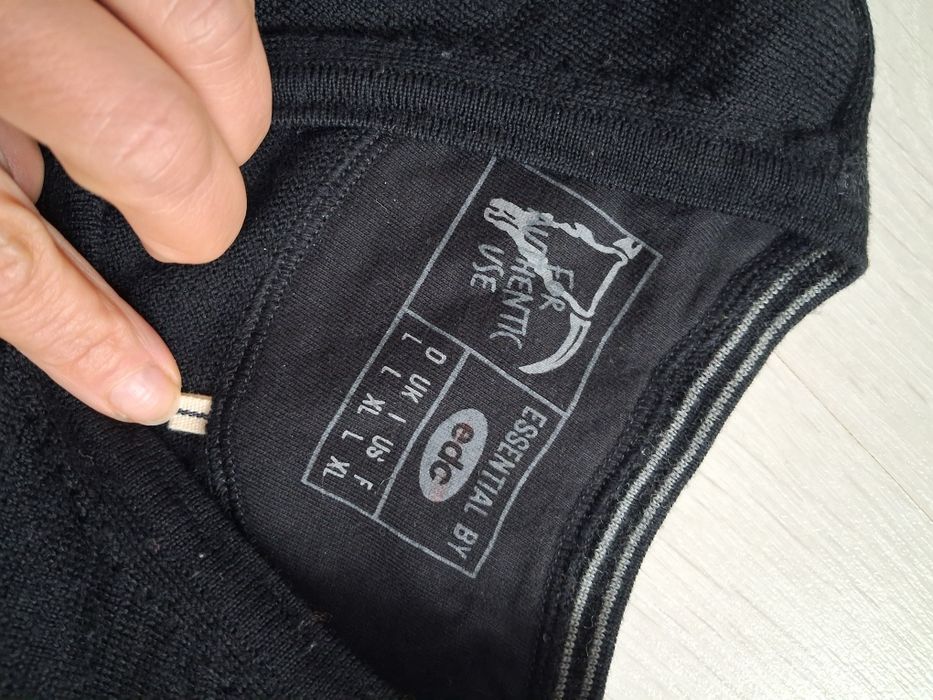 Vând Bluza de lână mărimea L Barbati