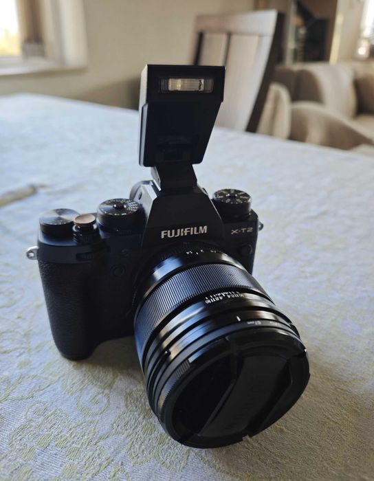 Комплект фотоапарат Fujifilm XT2 и обектив Fujinon XF 16 mm / F1.4 WR.
