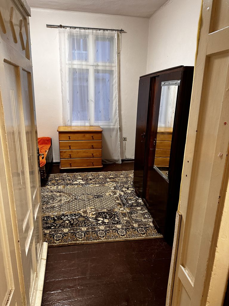 Дава се под наем Етаж от къща в София, Център - 80 кв.м за 382.5 € - Снимка #1